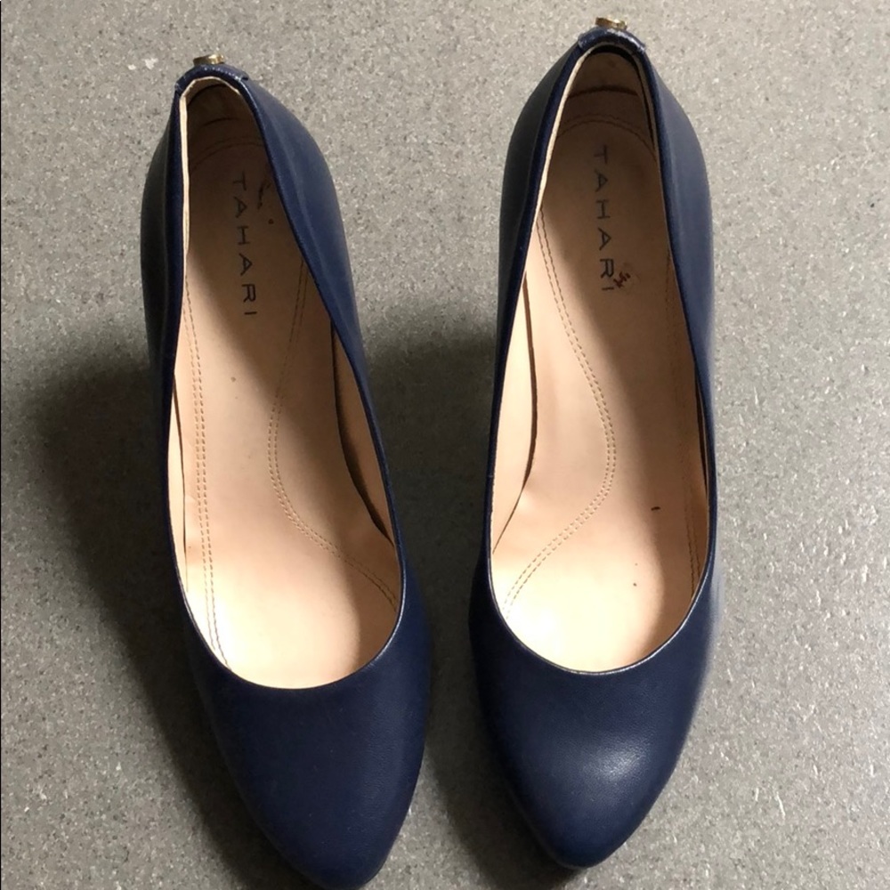 Tahari Navy Pumps